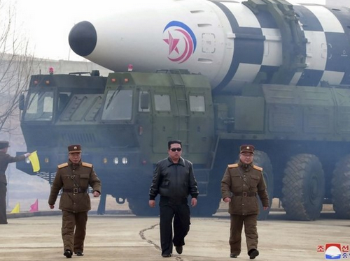 Не тільки танки: експерт оцінив, яку зброю Путін випросив у Кім Чен Іна